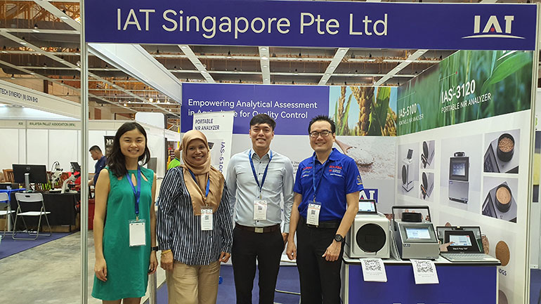 IAT presenta innovaciones en la exposición de biotecnología y equipos de laboratorio de Malasia